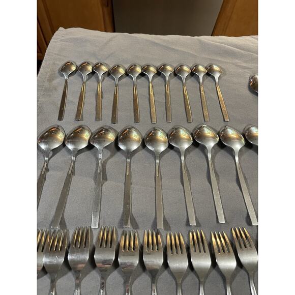 51 Pc Set Oneida Orlando Profile Stainless Flatware Silverware - Picture 6 of 16